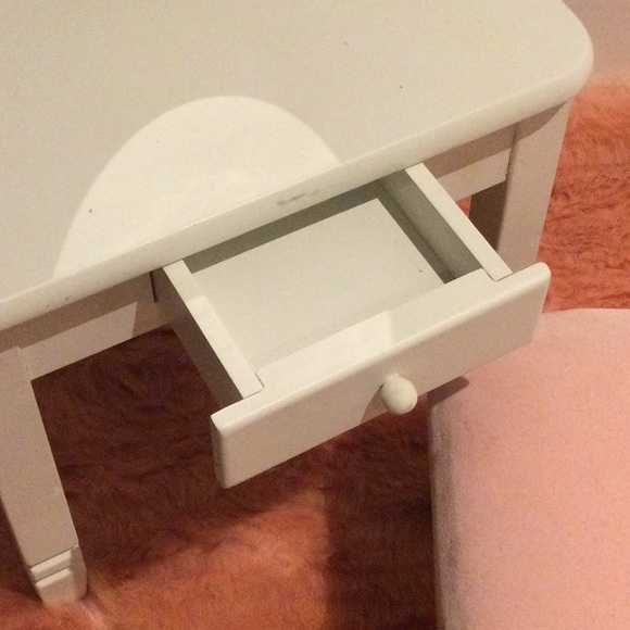 Doll Vanity and Chair - Picture 3 of 4